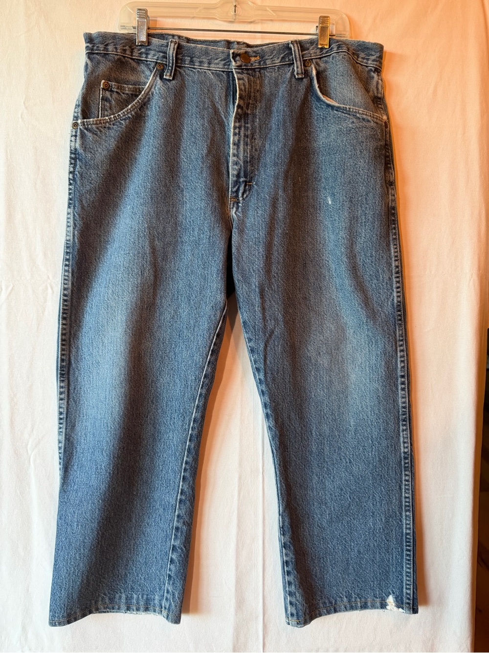 Classic Men's Wrangler Blue Denim Jeans 38 x 24